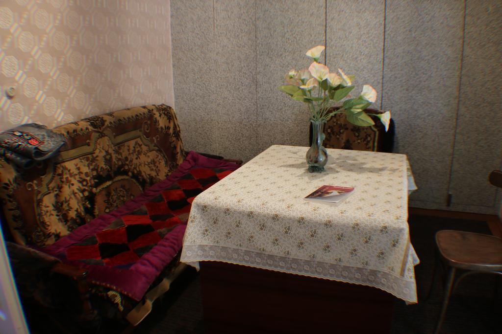 Hostel Ilbirs Karakol Esterno foto