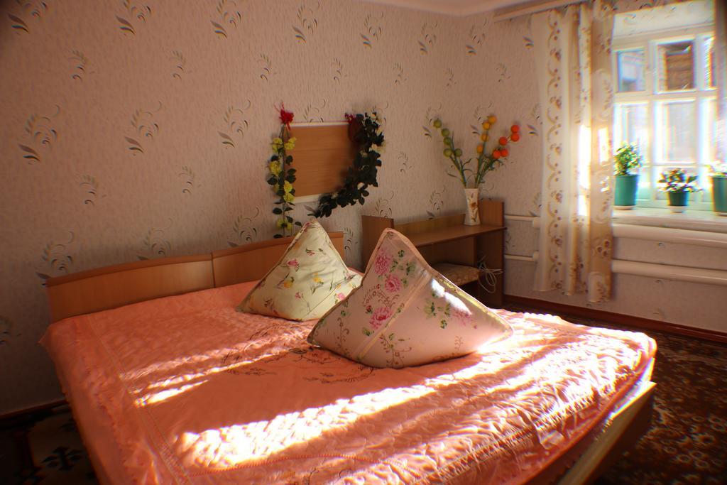 Hostel Ilbirs Karakol Esterno foto